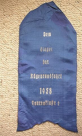 R�genrundfahrt_1958_Siegerschleife (2)02